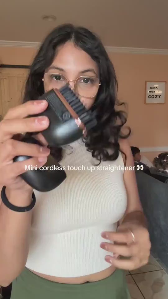 Cordless mini hair straightener comb, rechargeable hair straightening brush – product video