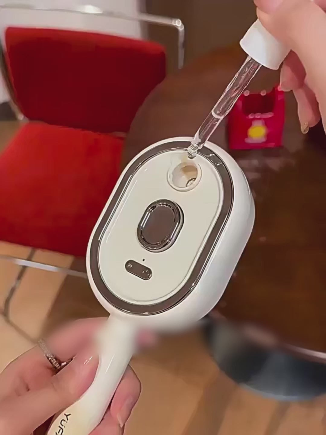 Electric airbag massage comb with mist spray demo video